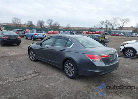 2011 Honda Accord 2.4 Lx z USA, uszkodzony, nr VIN 1HGCP2E38BA106332